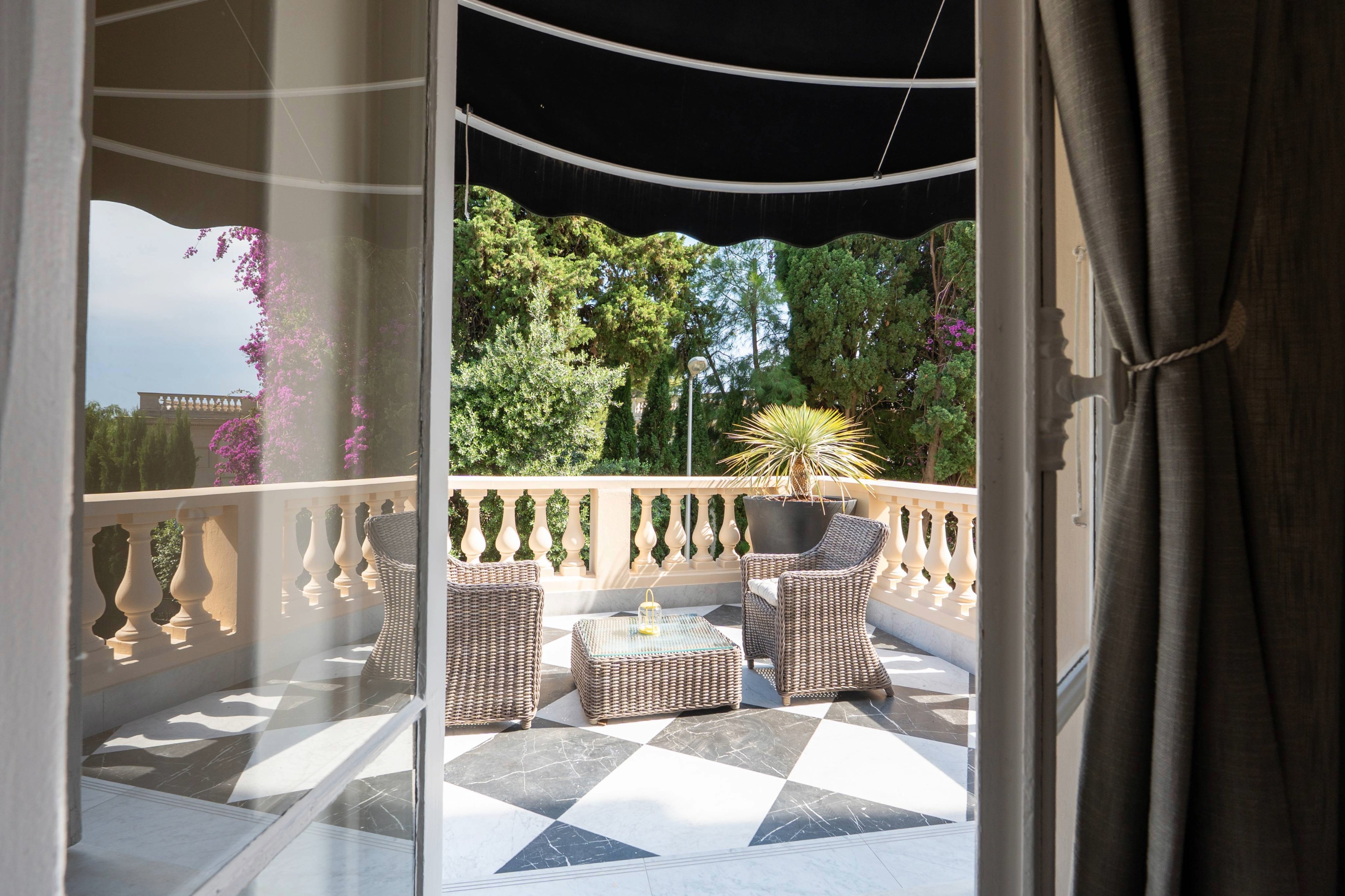 Suite - Description 3